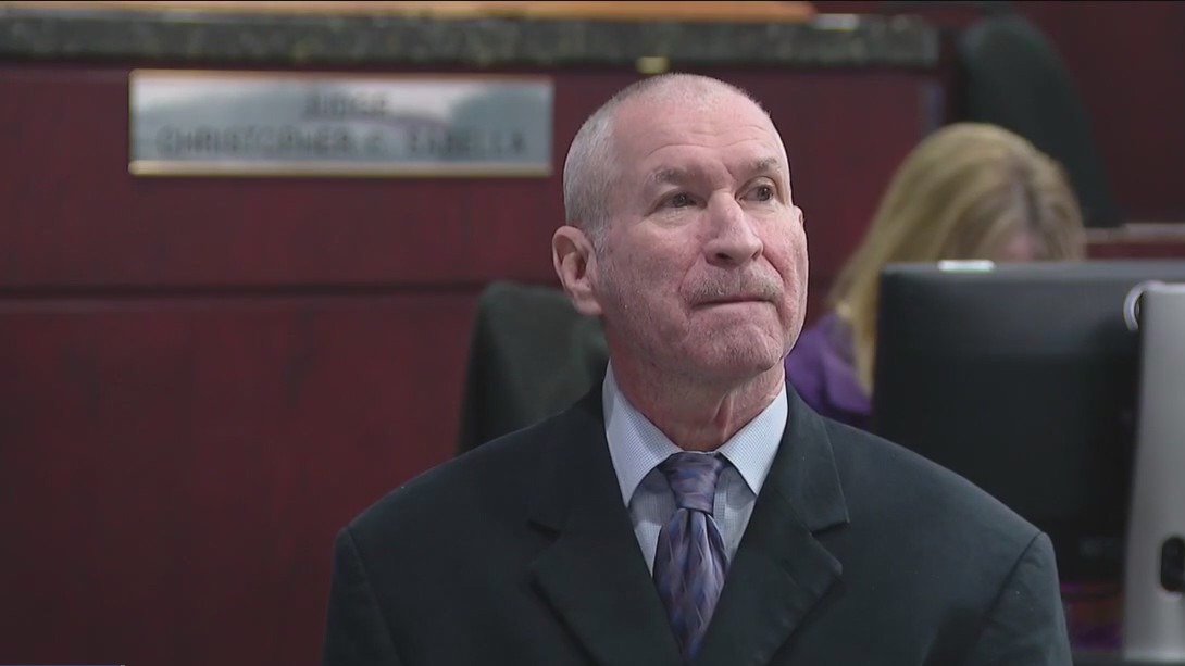Tampa man accused of murdering mother stands trial